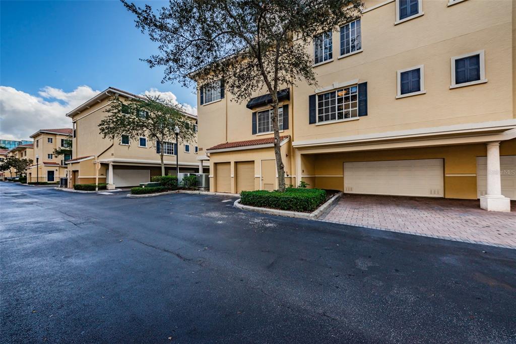 5215 BEACH BREEZE COURT UNIT 5215, TAMPA, FL — photo 3 of 30