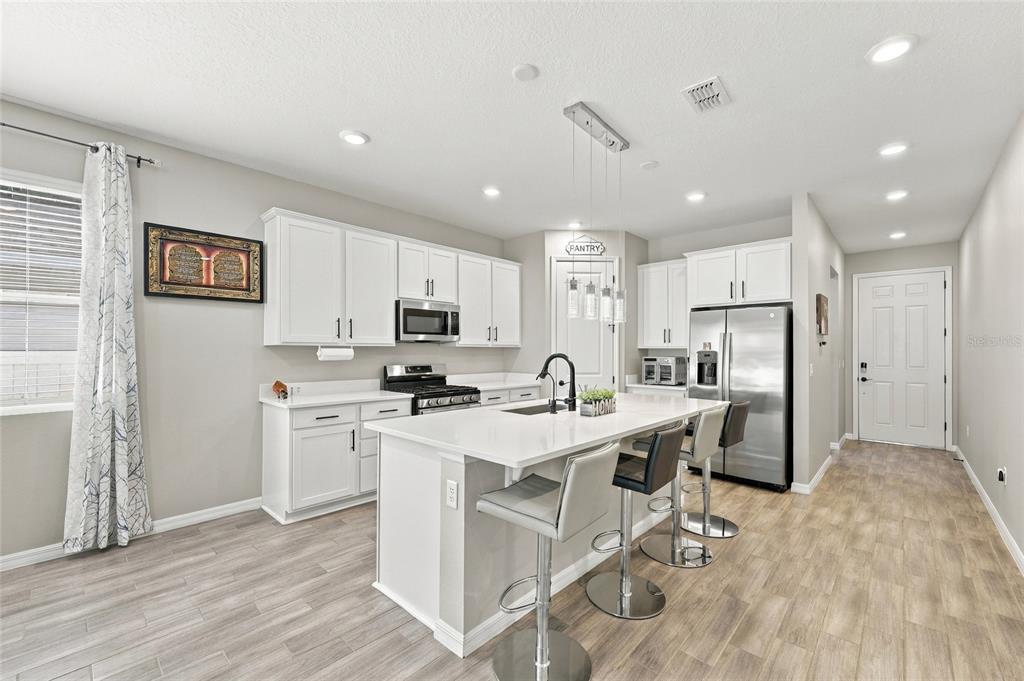 1042 HEIRLOOM DRIVE, HAINES CITY, FL — photo 4 of 44