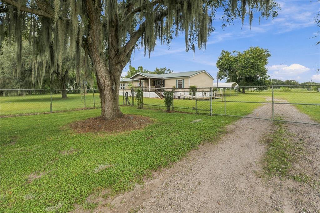 8611 COUNTY LINE ROAD, LITHIA, FL — photo 2 of 30