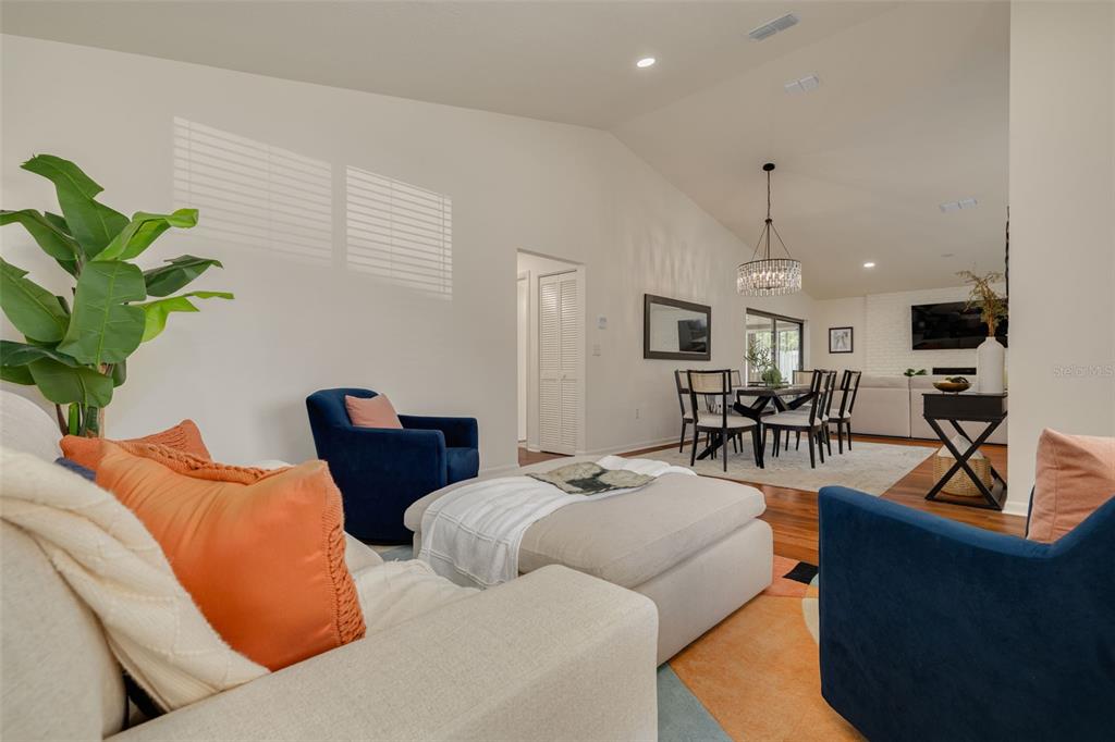 3160 CHAMBLEE LANE, CLEARWATER, FL — photo 5 of 30