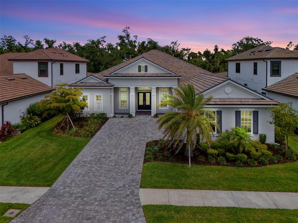 9048 LUNA LANE