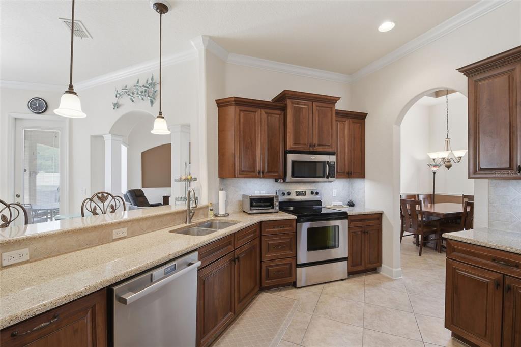114 VIOLA DRIVE, AUBURNDALE, FL — photo 5 of 28
