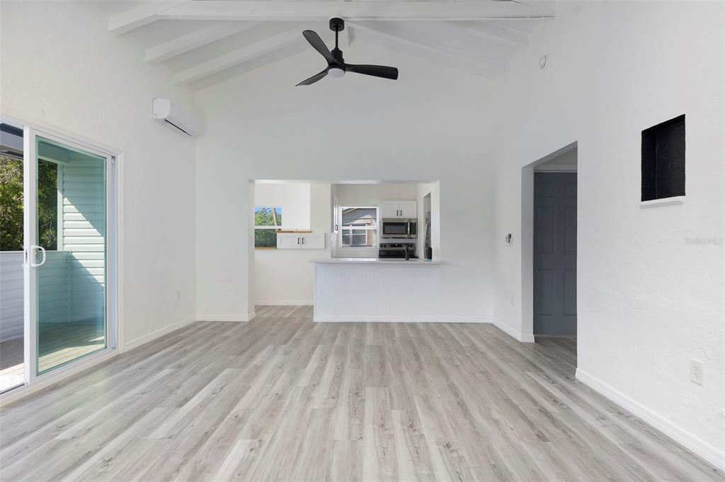 2230 E HARBOR DRIVE S, ST PETERSBURG, FL — photo 3 of 31