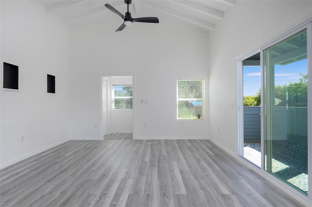 2230 E HARBOR DRIVE S, ST PETERSBURG, FL — photo 5 of 31