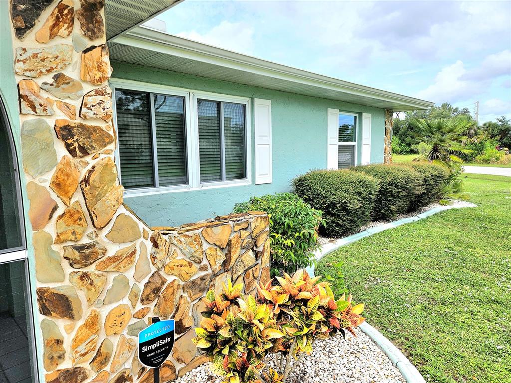 582 AZALEA DRIVE NW, PORT CHARLOTTE, FL — photo 4 of 30