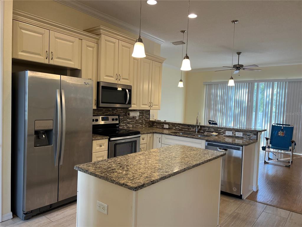635 KENNETH WAY, TARPON SPRINGS, FL — photo 2 of 54