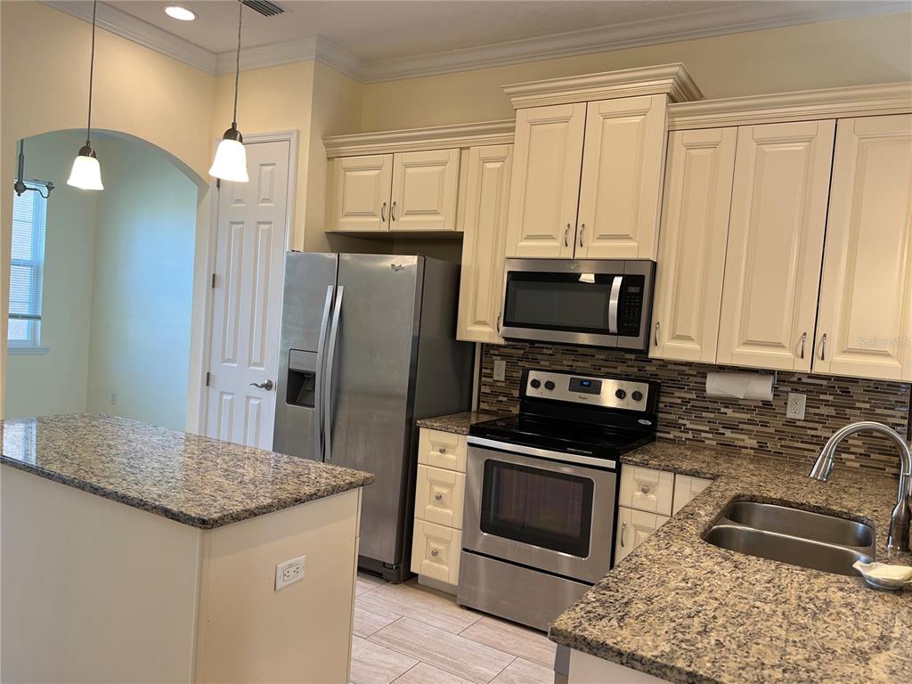 635 KENNETH WAY, TARPON SPRINGS, FL — photo 3 of 54