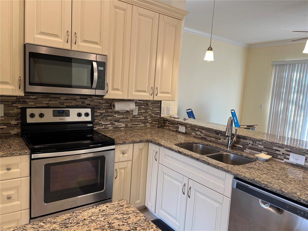 635 KENNETH WAY, TARPON SPRINGS, FL — photo 4 of 54