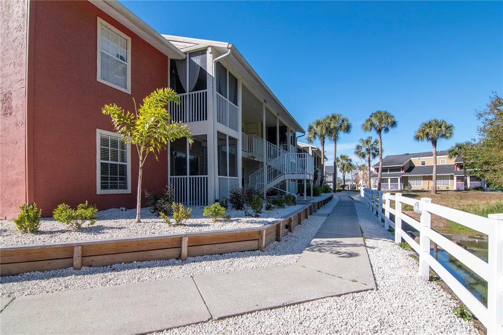 803 LAKE HAVEN SQUARE UNIT 105