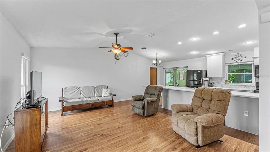 6137 WATERMAN LANE, LAKELAND, FL — photo 4 of 40