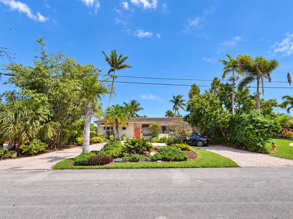 2142 NE 17TH AVENUE, WILTON MANORS, FL — photo 3 of 30