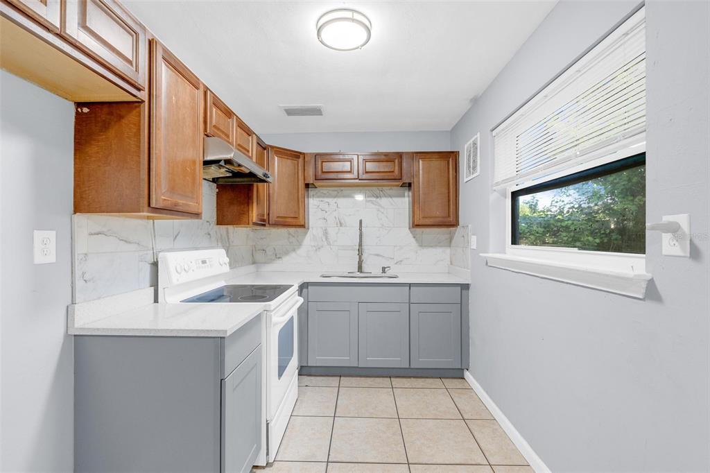 6013 NAVAJO WAY, ORLANDO, FL — photo 4 of 23