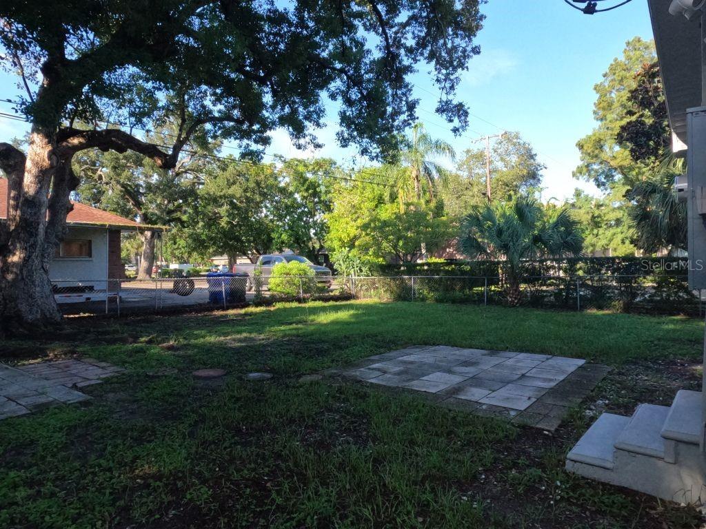 504 4TH AVENUE E, BRADENTON, FL — photo 3 of 28