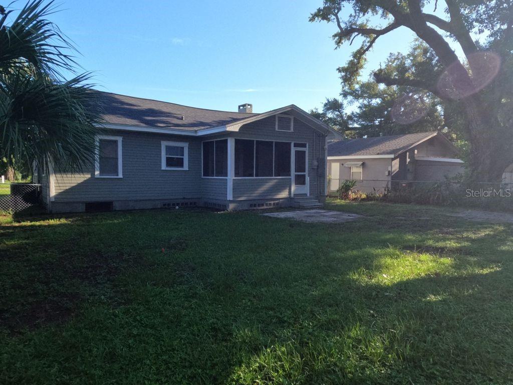 504 4TH AVENUE E, BRADENTON, FL — photo 4 of 28