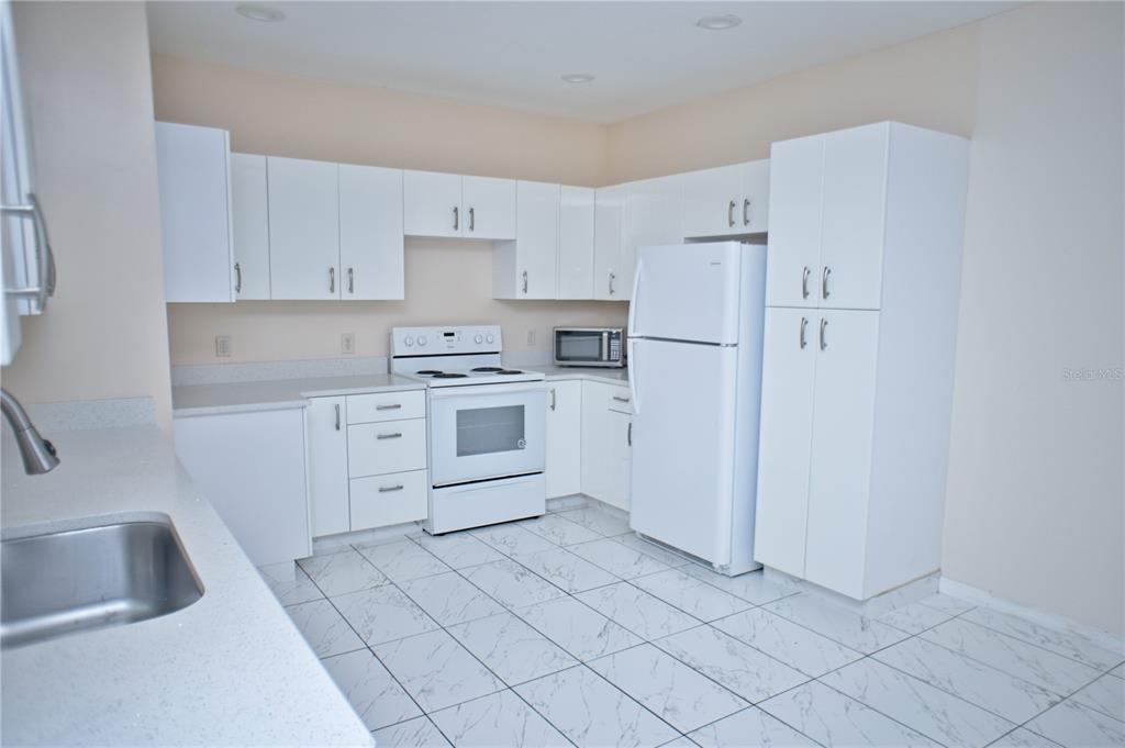 402 E MAPLE STREET, WINTER GARDEN, FL — photo 2 of 8