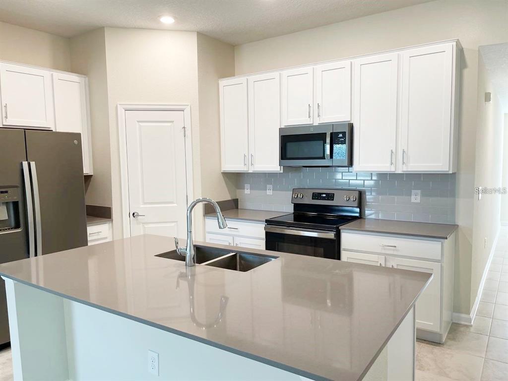 4489 MAGNOLIA RIDGE COURT, KISSIMMEE, FL — photo 2 of 14
