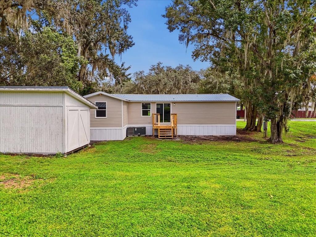 2412 ISLAND OAKS W, LAKELAND, FL — photo 3 of 17