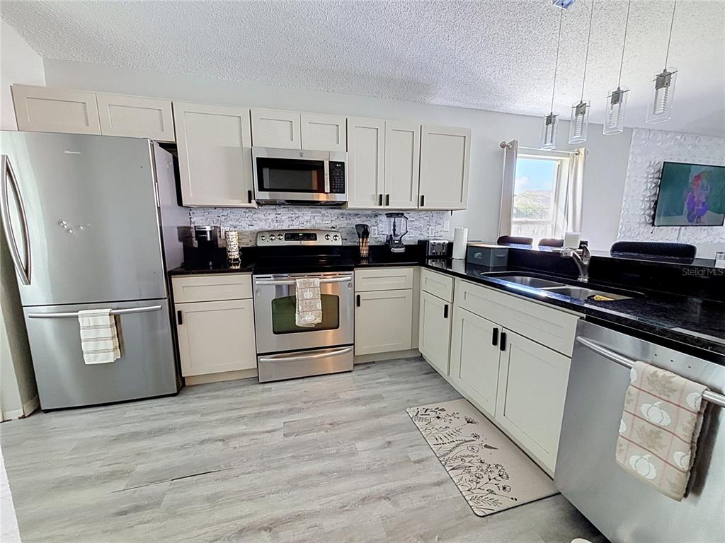668 DURANGO LOOP STREET, DAVENPORT, FL — photo 4 of 30