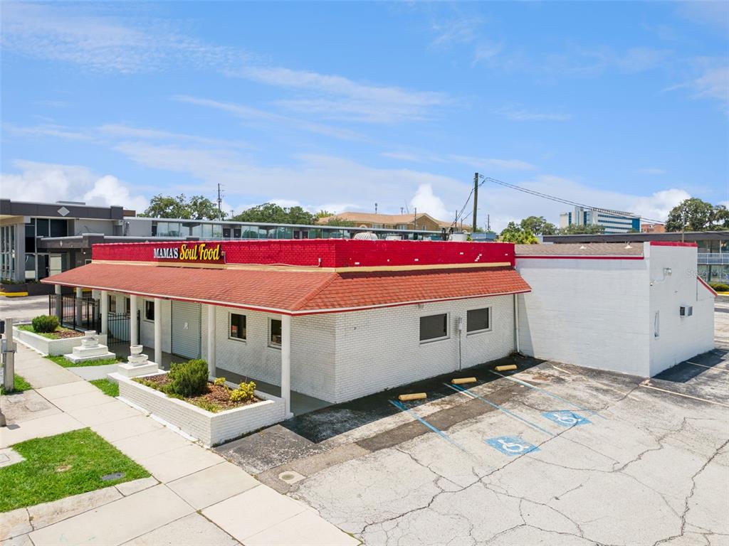 518 E MEMORIAL BOULEVARD