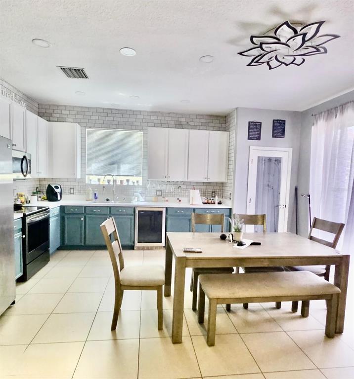 12135 FOX BLOOM AVENUE, GIBSONTON, FL — photo 3 of 15