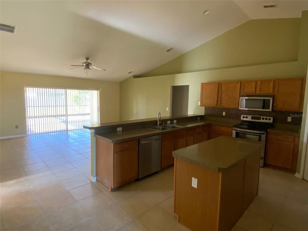 102 TALAVERA LANE, KISSIMMEE, FL — photo 4 of 20