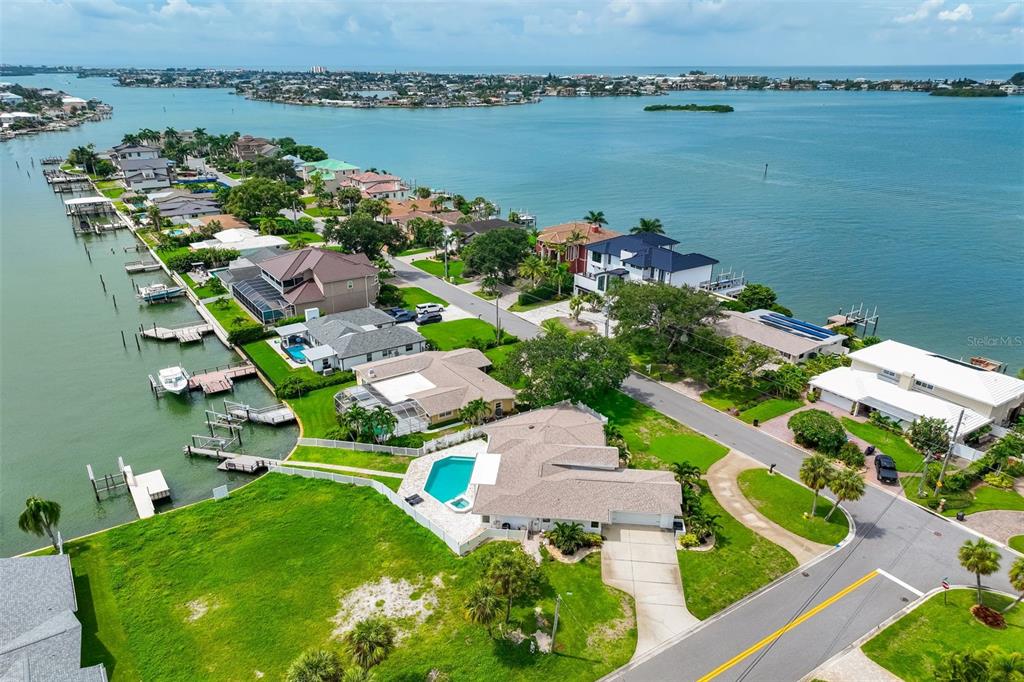 201 DRIFTWOOD LANE, LARGO, FL — photo 2 of 30