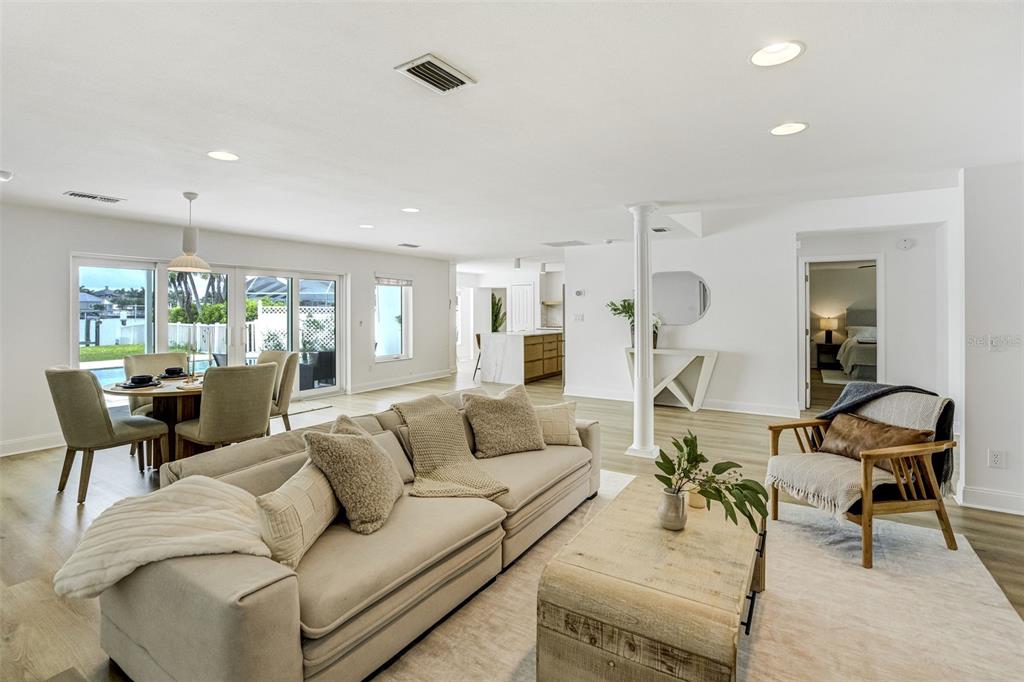 201 DRIFTWOOD LANE, LARGO, FL — photo 4 of 30
