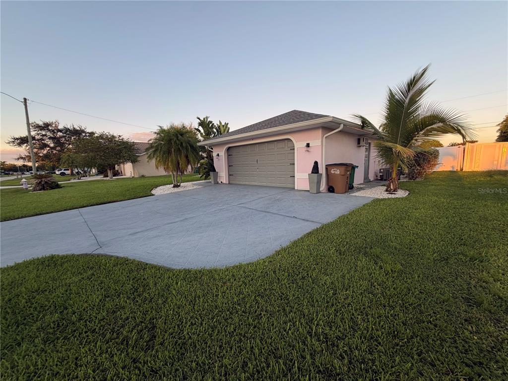 1943 SE 8TH PLACE, CAPE CORAL, FL — photo 2 of 30