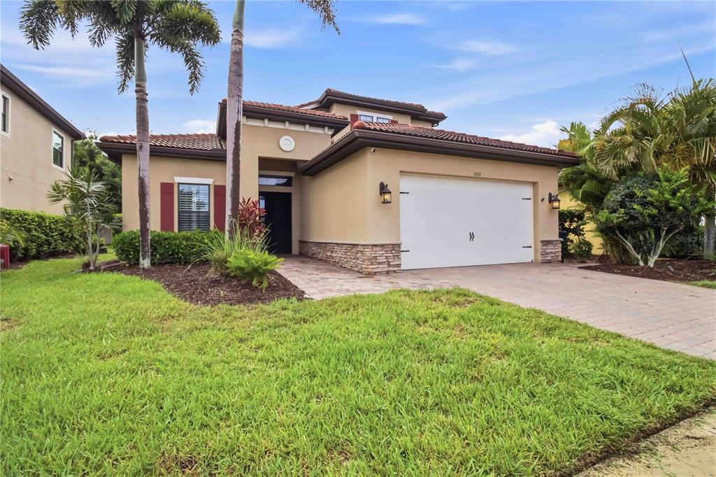 1090 BRADBERRY DRIVE