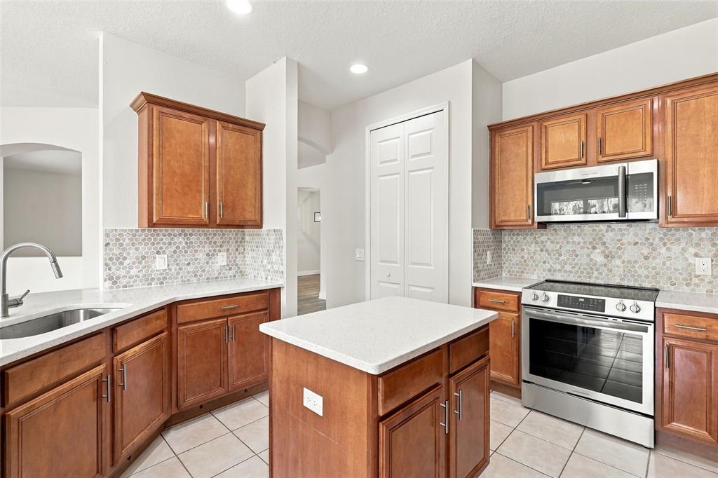 3519 SUNSET ISLES BOULEVARD, KISSIMMEE, FL — photo 4 of 30