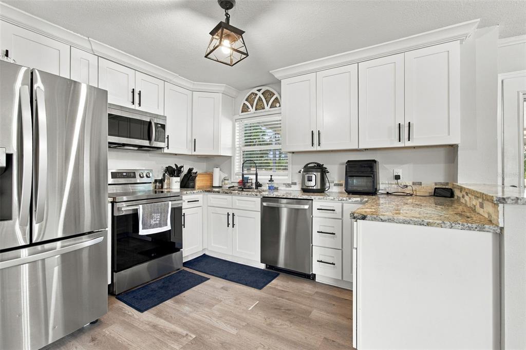 335 COUNTRY CLUB DRIVE, OLDSMAR, FL — photo 2 of 52