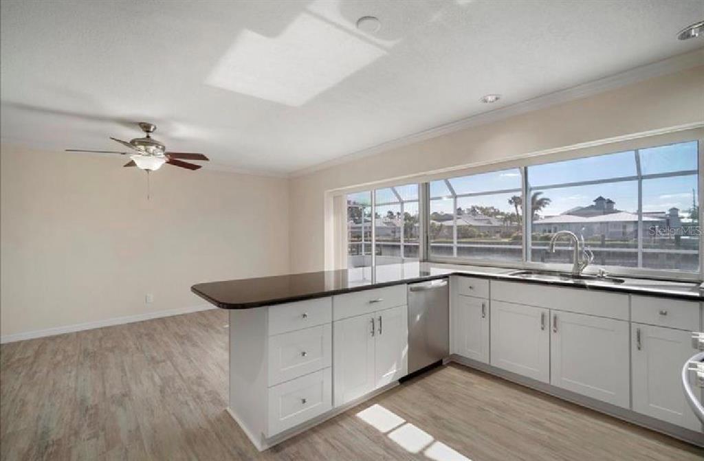 910 SPINDLE PALM WAY WAY, APOLLO BEACH, FL — photo 4 of 22