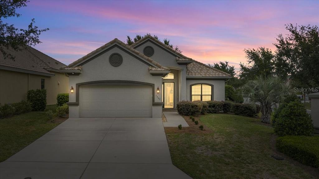 A screened-in patio features a small kidney-shaped pool, stone pavers, and outdoor seating — 1763 W TWILIGHT LANE, HERNANDO, FL