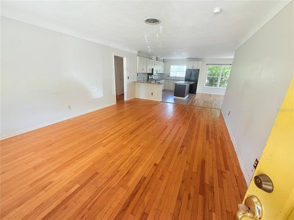 4900 5TH STREET S, ST PETERSBURG, FL — photo 2 of 21