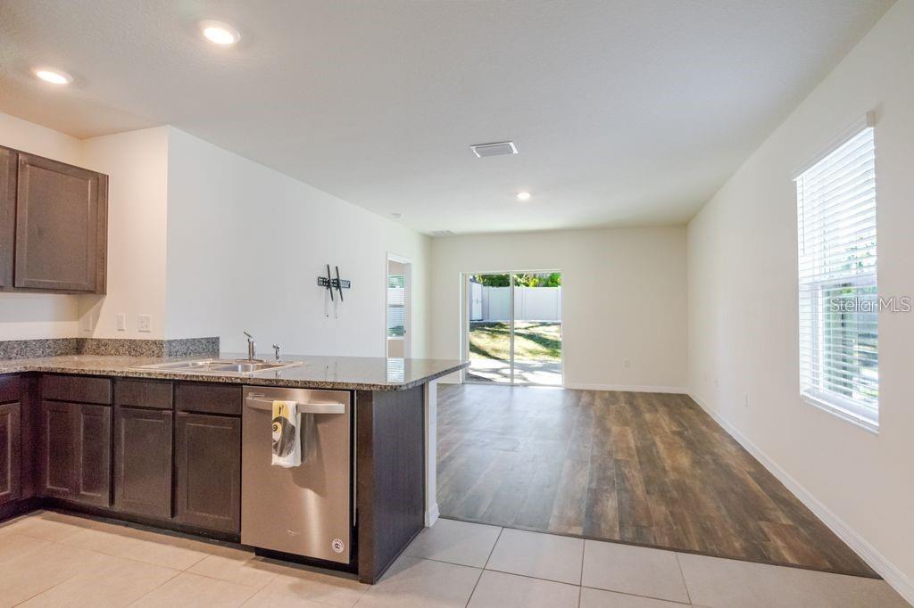 10945 TRAILING VINE DRIVE, TAMPA, FL — photo 3 of 28