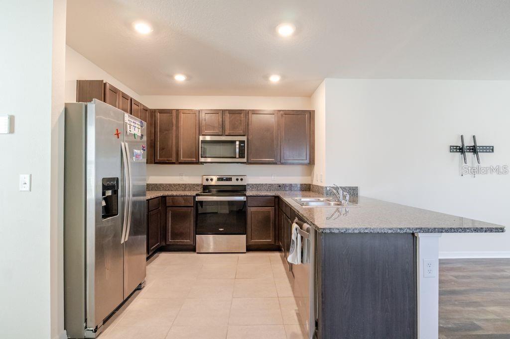10945 TRAILING VINE DRIVE, TAMPA, FL — photo 5 of 28