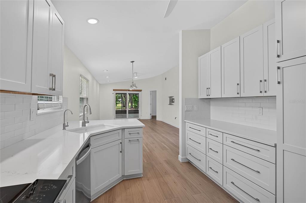 358 BEARDED OAKS CIRCLE, SARASOTA, FL — photo 4 of 22