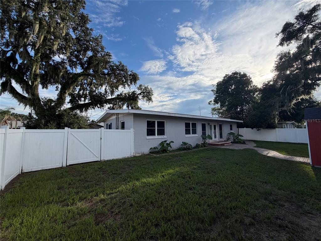 303 WINDEMERE AVENUE, EUSTIS, FL — photo 2 of 24
