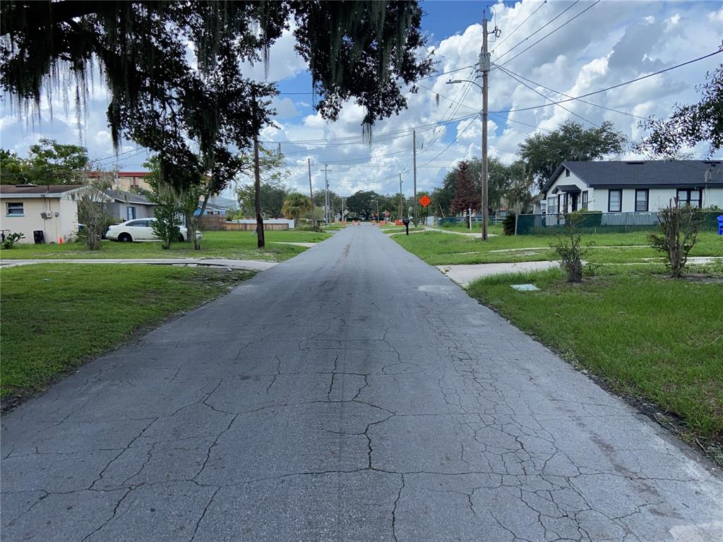 608 CHANNING ROAD, LAKELAND, FL — photo 3 of 36