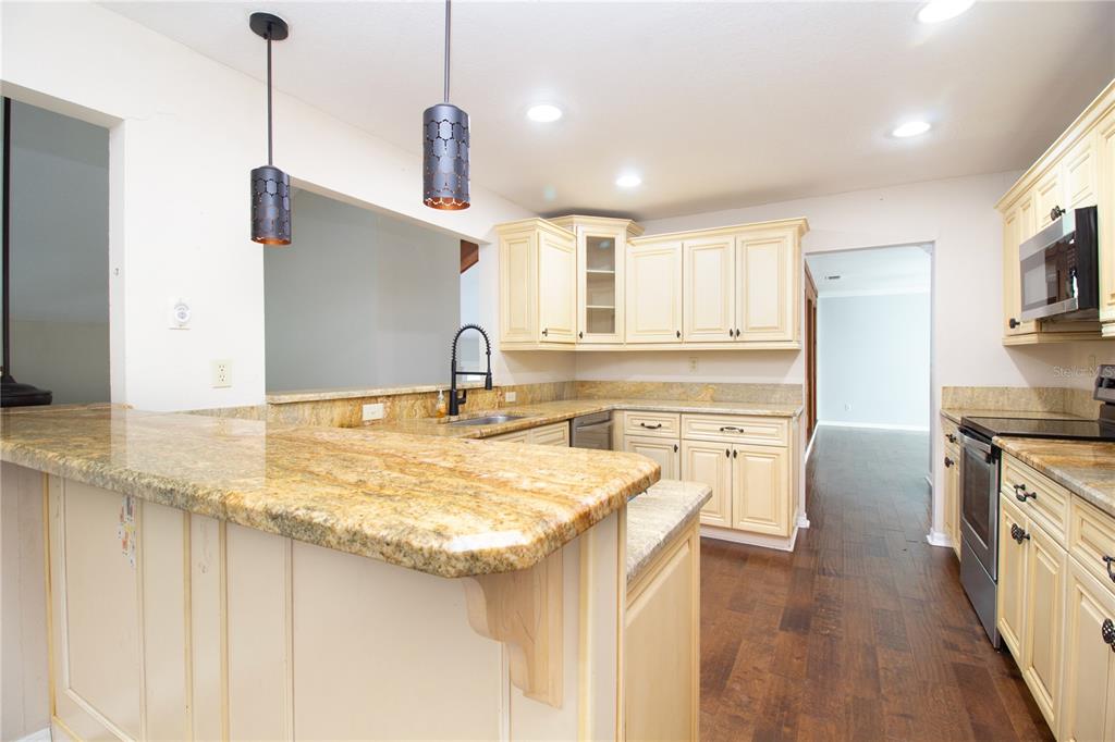 70 BAY WOODS DRIVE, SAFETY HARBOR, FL — photo 4 of 30