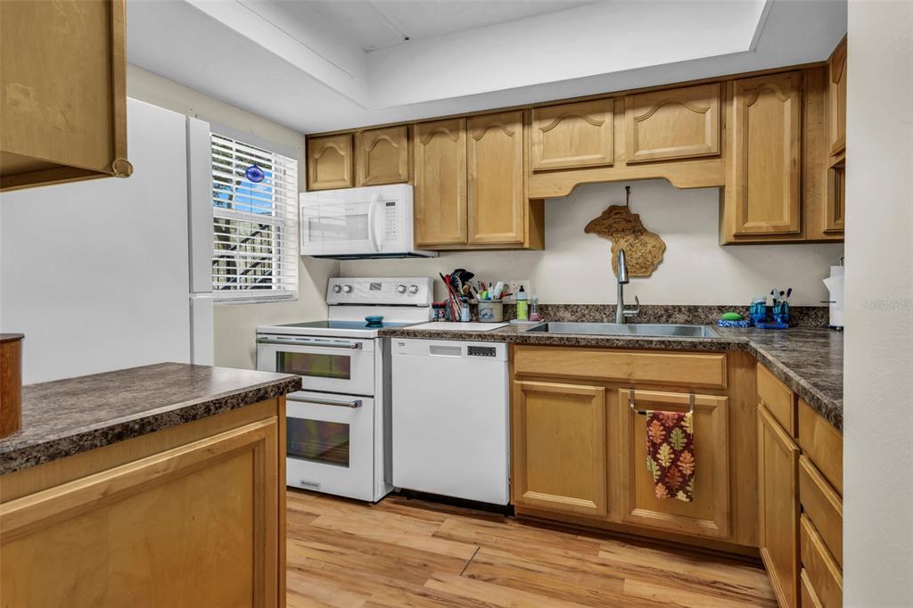3811 N OAK DRIVE UNIT E51, TAMPA, FL — photo 5 of 30