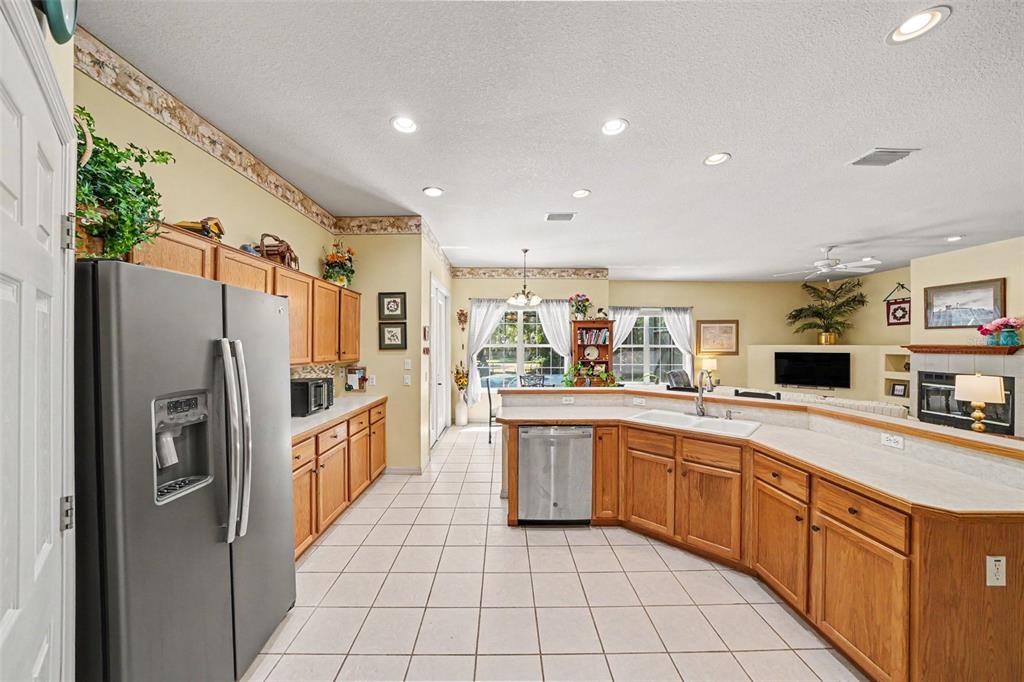 16731 SE 181ST TERRACE, WEIRSDALE, FL — photo 5 of 30