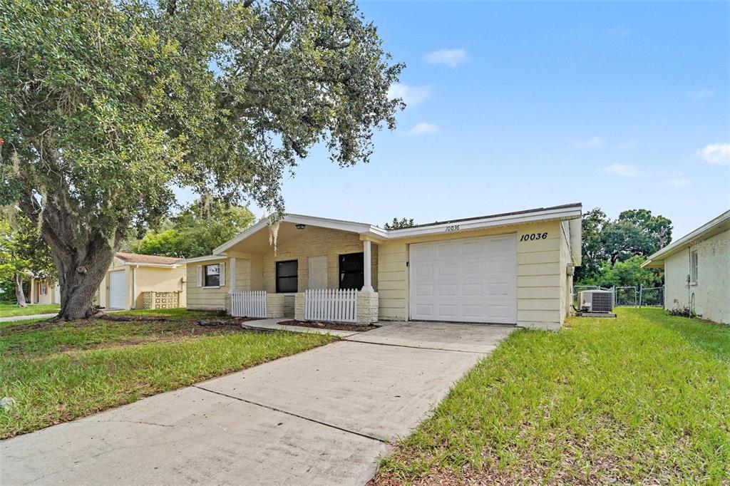 10036 GLEN MOOR LANE, PORT RICHEY, FL — photo 2 of 20