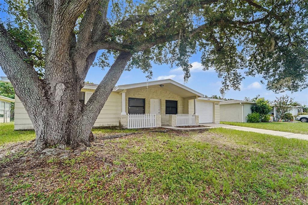 10036 GLEN MOOR LANE, PORT RICHEY, FL — photo 3 of 20