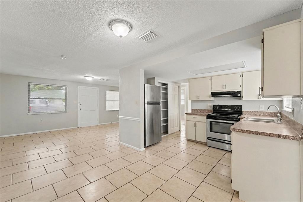 10036 GLEN MOOR LANE, PORT RICHEY, FL — photo 5 of 20
