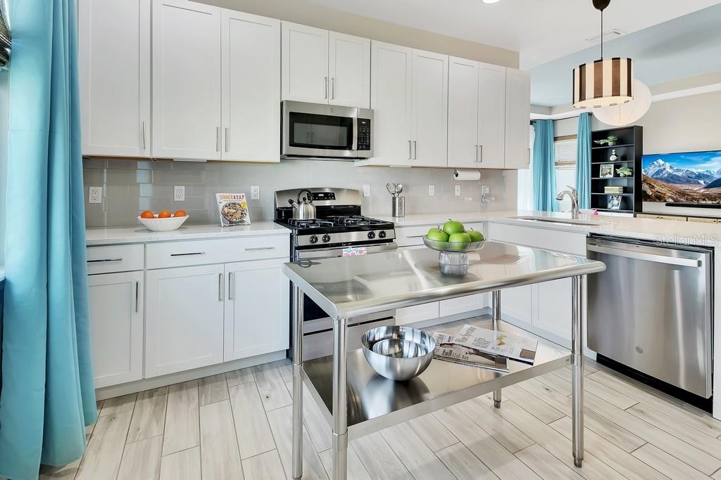 255 NORTHCOTE COURT, DELAND, FL — photo 2 of 30