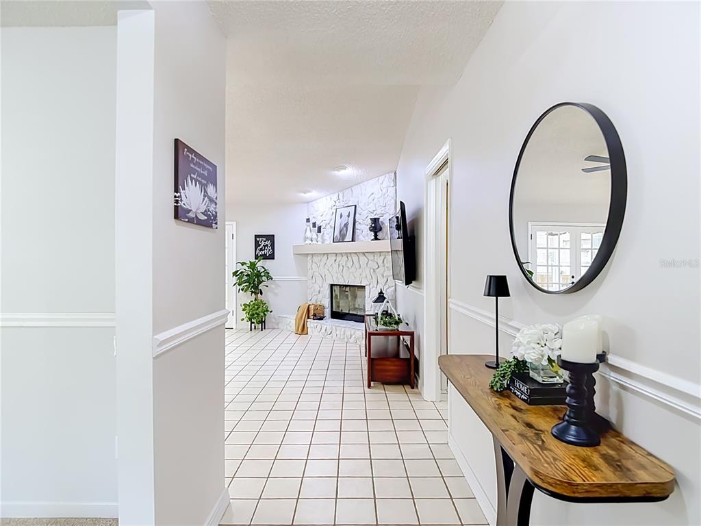 12920 N ALBANY AVENUE, TAMPA, FL — photo 5 of 67