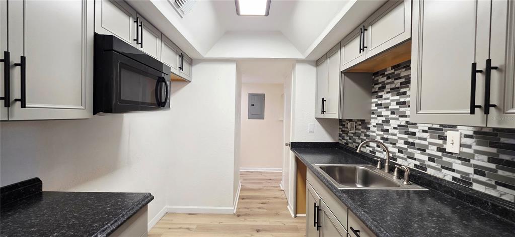3775 40TH LANE S UNIT L, ST PETERSBURG, FL — photo 3 of 21