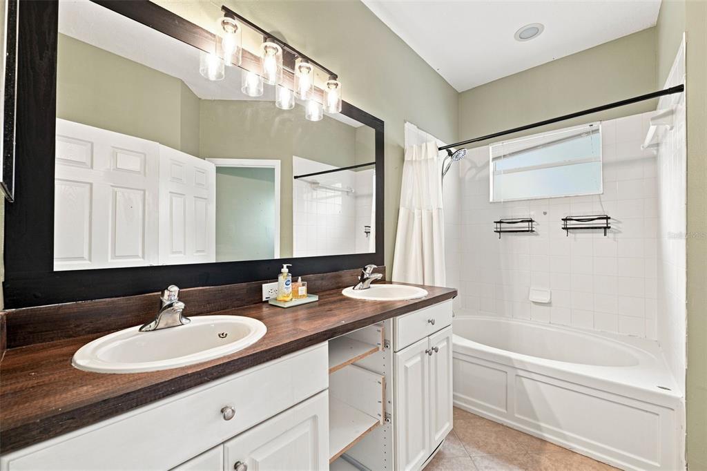 8814 SOUTHERN CHARM CIRCLE, BROOKSVILLE, FL — photo 3 of 30