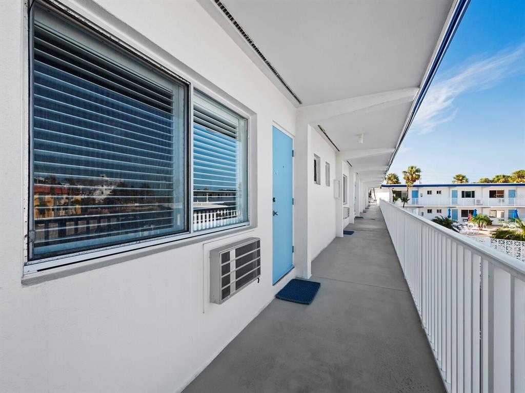 475 BENJAMIN FRANKLIN DRIVE UNIT 215, SARASOTA, FL — photo 2 of 30